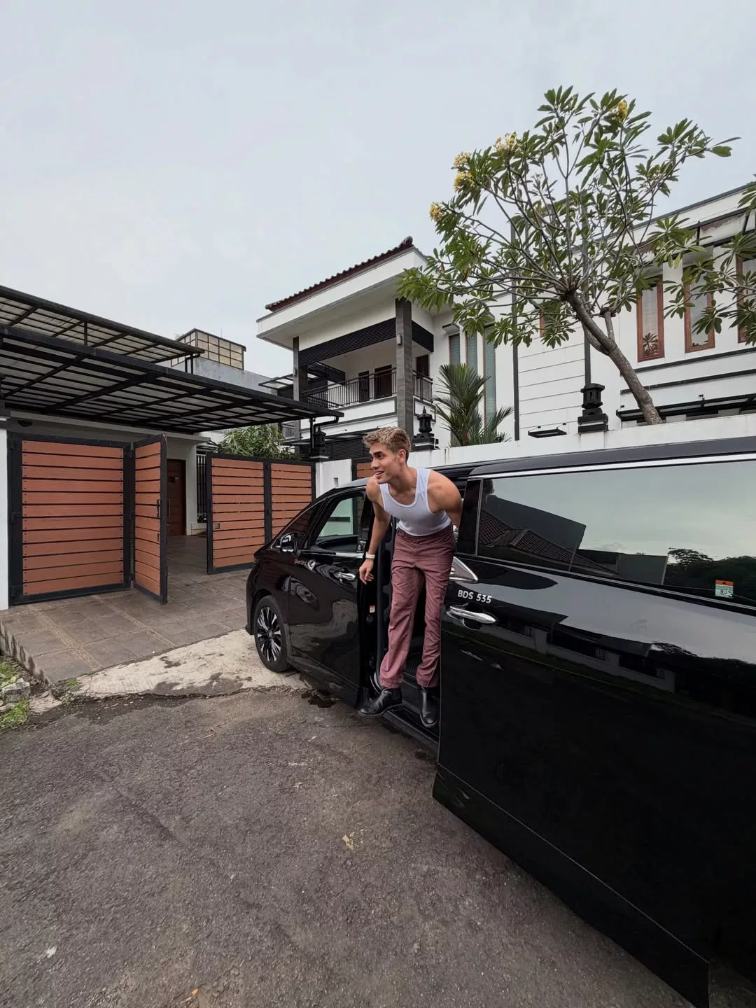 Aisar Khaled Beraya Di Rumah Mewah Dua Tingkat Baharu Di Jakarta Pada Usia 25 Tahun