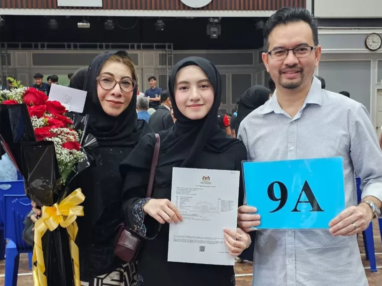 Alyssa Dezek Peroleh 9A Dalam SPM 2025! Penyanyi “Raya Gen Z” Buktikan Artis Mampu Imbangi Pelajaran & Kerjaya