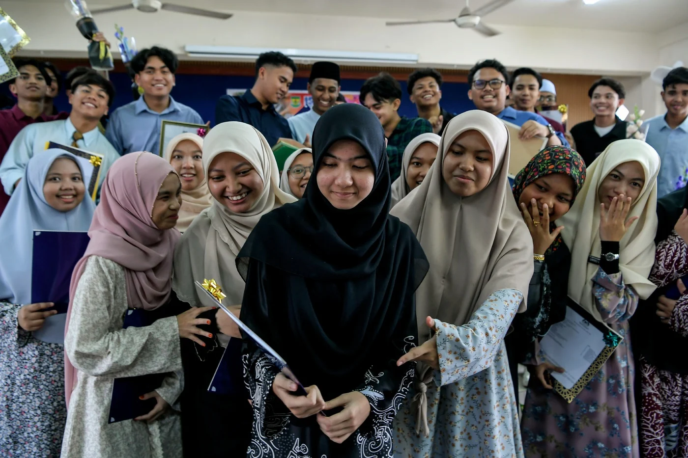 Pelajar Hidap Spina Bifida Raih 10A Dalam SPM 2025! Huda Rasheeda Buktikan Kekurangan Bukan Halangan