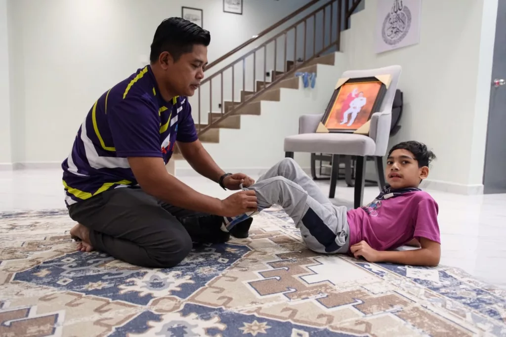 Perjuangan Besarkan Anak Cerebral Palsy, Kisah Ibu Bapa Ini Jadi Inspirasi Ramai