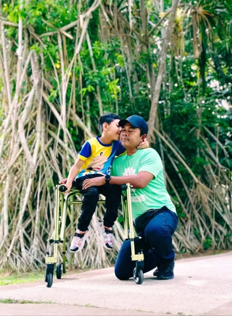 Perjuangan Besarkan Anak Cerebral Palsy, Kisah Ibu Bapa Ini Jadi Inspirasi Ramai