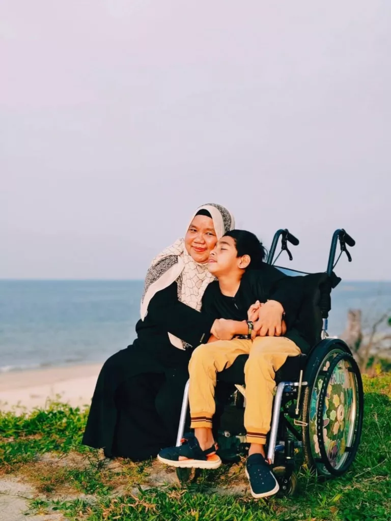 Perjuangan Besarkan Anak Cerebral Palsy, Kisah Ibu Bapa Ini Jadi Inspirasi Ramai