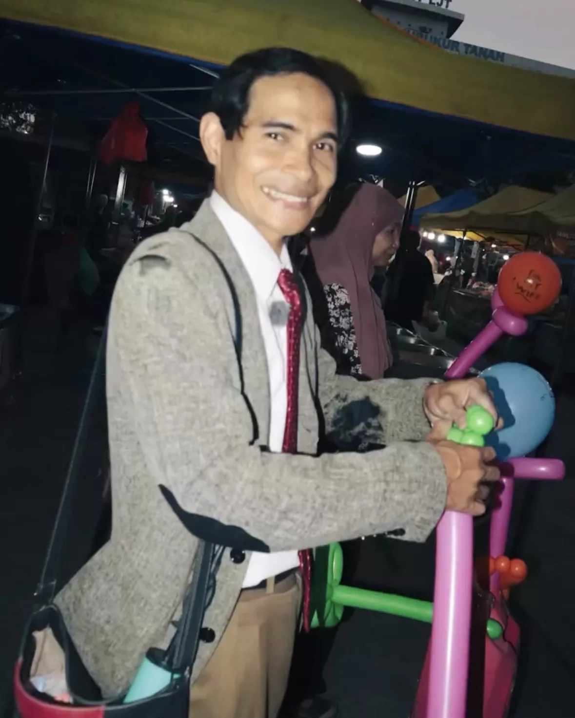 Di Sebalik Gelak Tawa & Jual Belon ‘Seikhlas Hati’, Rezeki Abang Mr Bean Ditaja Tunai Umrah
