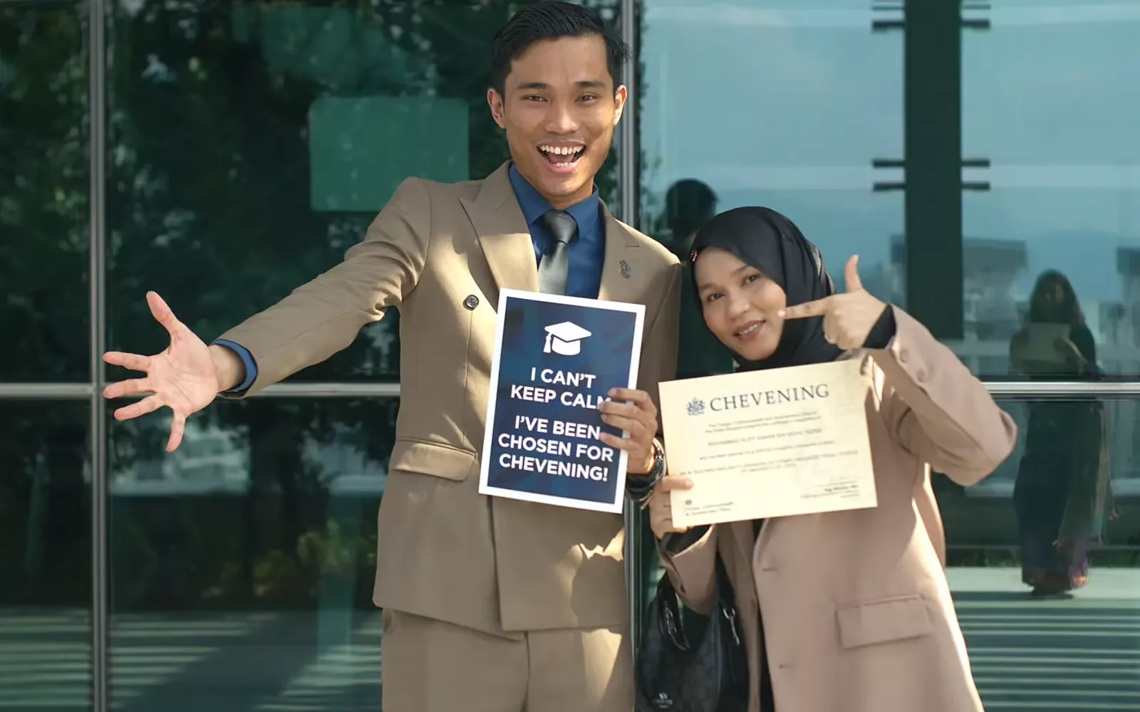 Kerja Keras Seorang Pengawal Keselamatan Bawa Pemuda Ini Ke Universiti Di United Kingdom