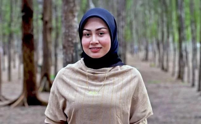 Ramadan Kali Ini Lebih Tenang, Eda Ezrin Tak Lagi Kejar Glamour, Bahagia Dengan Kehidupan Sederhana Bersama Suami