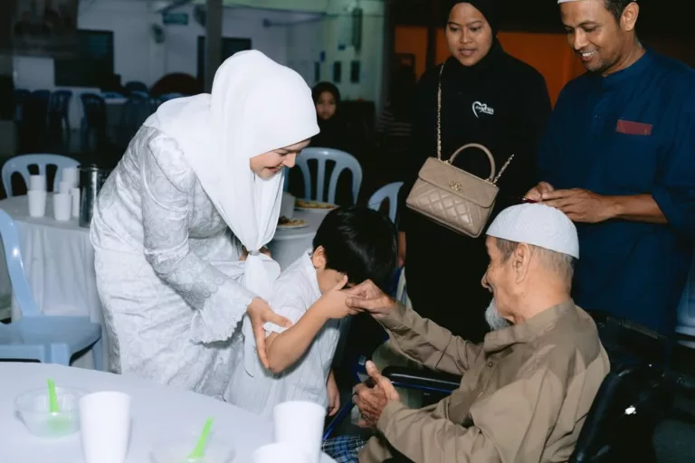 Pertemuan Semula Dengan Pemandu Teksi Bawa Ke Bintang HMI Buat Ramai Sebak, Sikap Rendah Diri Siti Nurhaliza Raih Pujian