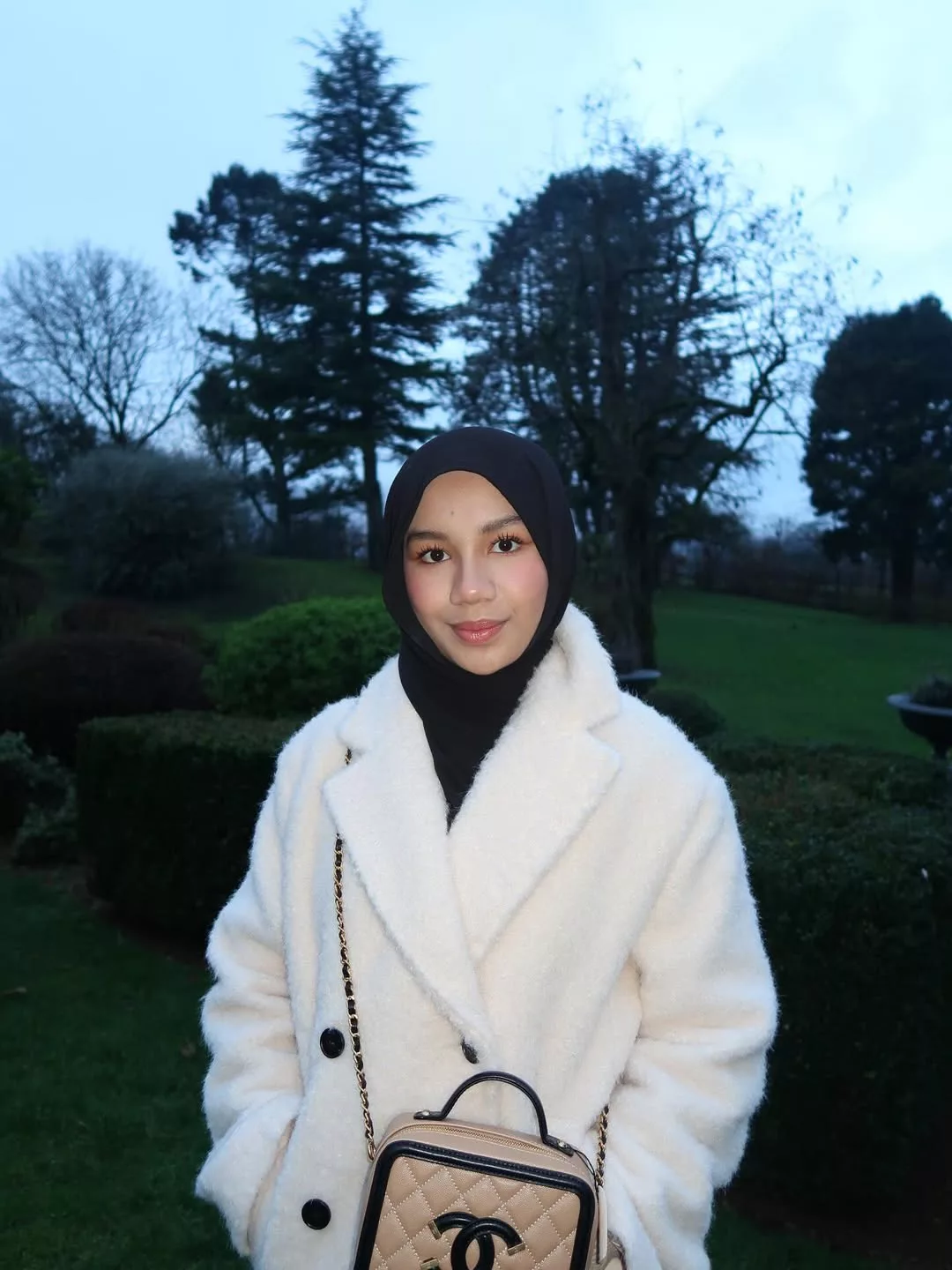 “The Real Orang Kaya Beradab Tinggi” -Didikan Aliff Syukri & Shahida Mohd Rashid Dipuji, Sikap Cess Curi Perhatian Di KLIA