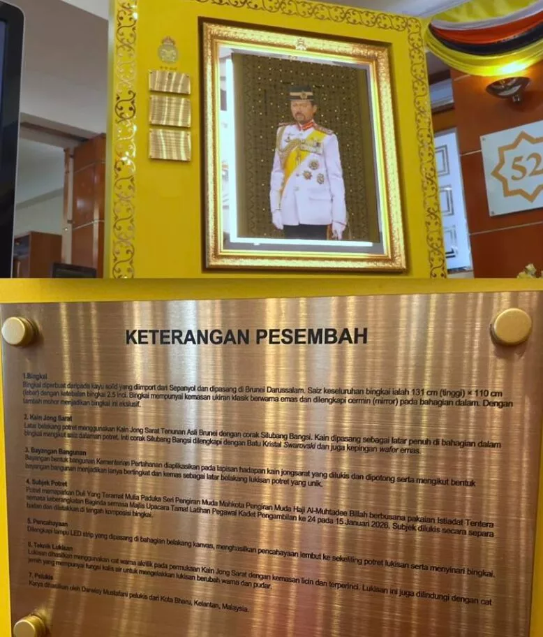 Pemuda 25 Tahun Dari Kelantan Hasilkan Lukisan Bertatah Emas & Swarovski Untuk Istana Brunei 10 Pemuda 25 Tahun Dari Kelantan Hasilkan Lukisan Bertatah Emas & Swarovski Untuk Istana Brunei