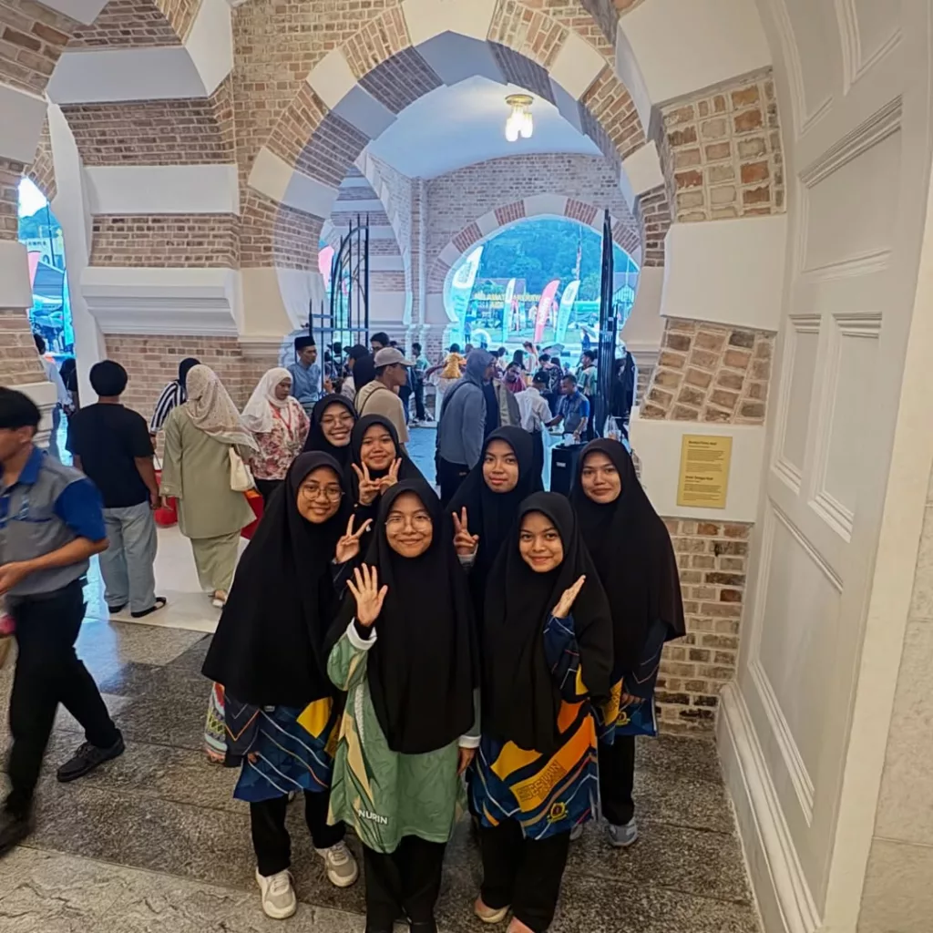 “Redah Hujan Demi Anak-Anak” – Rita Rudaini Sertai CSR Sekolah, Agih Makanan Untuk Berbuka & Sahur 6 “Redah Hujan Demi Anak-Anak” – Rita Rudaini Sertai CSR Sekolah, Agih Makanan Untuk Berbuka & Sahur