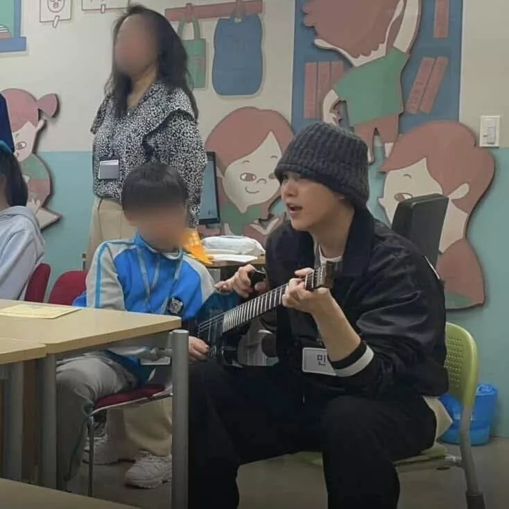 Bukan Sekadar Penulis Lagu, Suga BTS Kini Penulis Bersama Manual Terapi Autisme Berasaskan Muzik