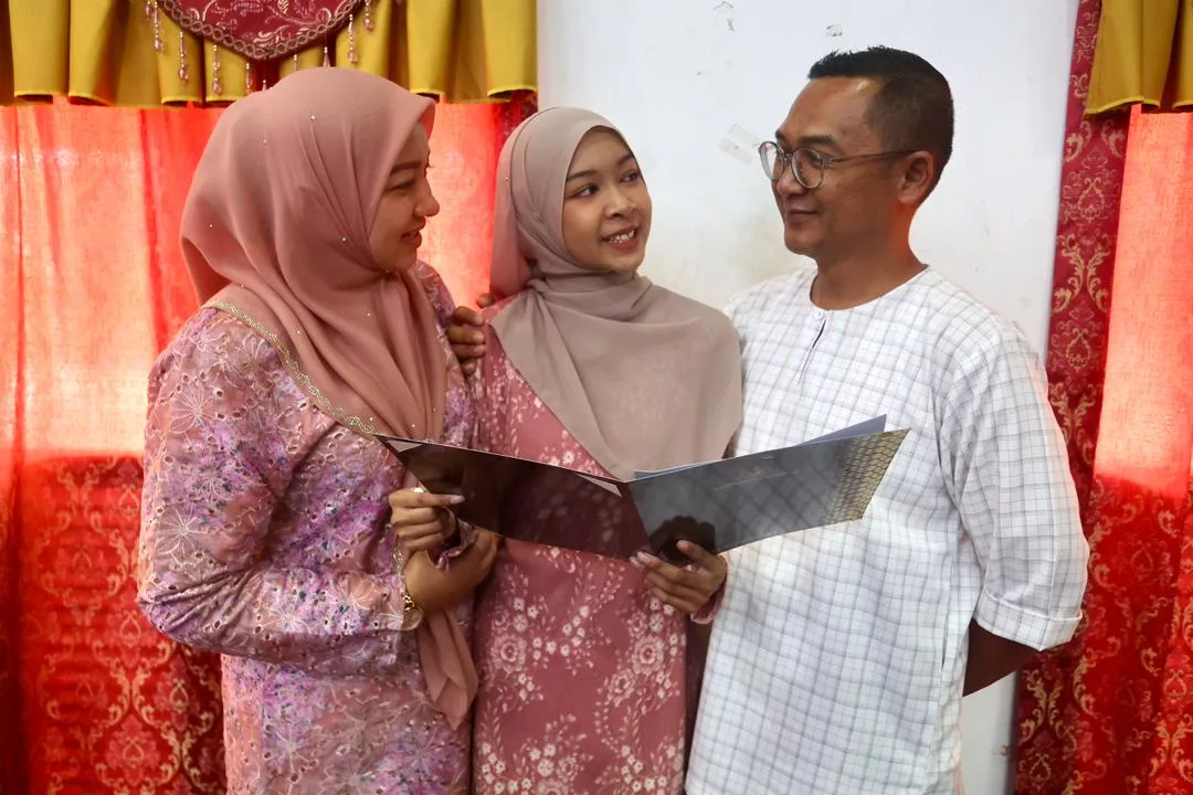 SPM 2025: Pengorbanan Bapa Terbalas, Pelajar ‘Cerebral Palsy’ Ini Raih Keputusan Cemerlang 8A!