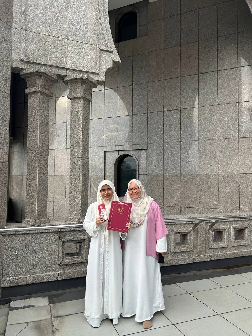 Inspirasi Generasi Muda! Hafizah 30 Juzuk, Putri Qistina Raih ACCA No.2 Terbaik Dunia