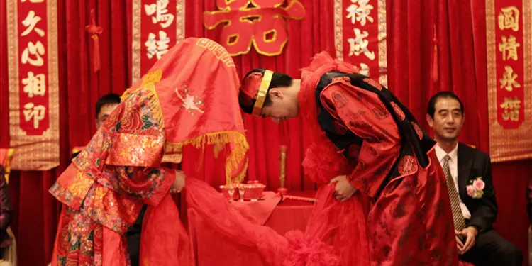 Kanak-Kanak 10 Tahun Saman Bapa Sendiri Selepas Duit Angpau RM47,000 Digunakan Untuk Kahwin Baru