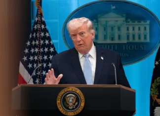 Trump Setuju Tangguh Serangan Selama 2 Minggu, Iran Diminta Buka Selat Hormuz