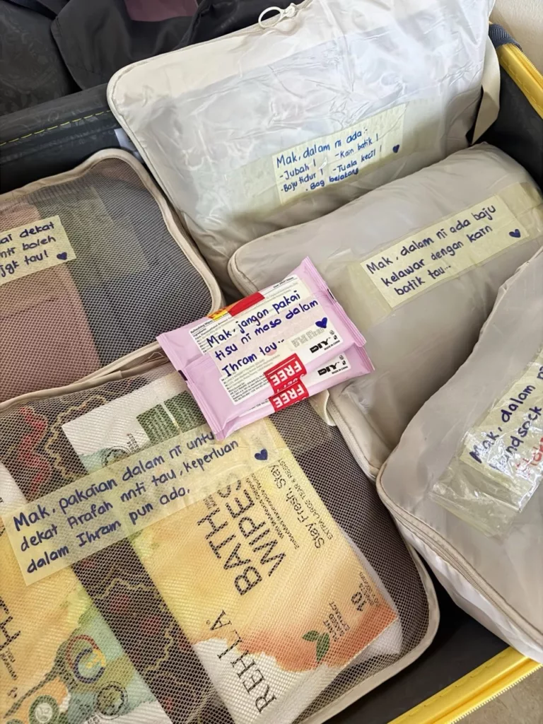 Nota Kecil Tapi Dalam Maknanya, Anak Lepaskan Ibu Umrah Dengan Pesanan Menyentuh Hati