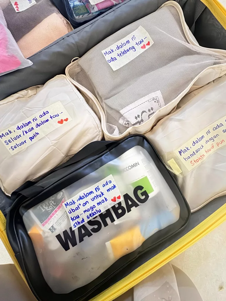 Nota Kecil Tapi Dalam Maknanya, Anak Lepaskan Ibu Umrah Dengan Pesanan Menyentuh Hati