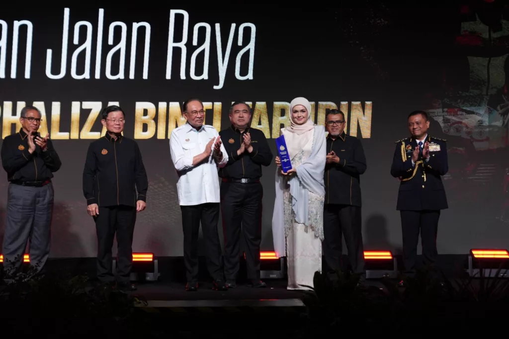 Siti Nurhaliza Dilantik Ikon Keselamatan Jalan Raya JPJ, Bawa Mesej Kesedaran Kepada Rakyat