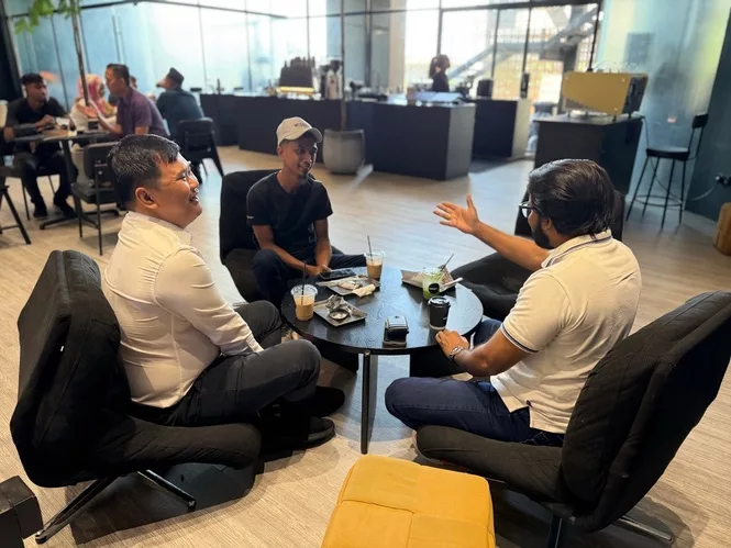 Abang Minyak Hitam Jalanan & Dicky Terima Anugerah Khas Perpaduan MADANI