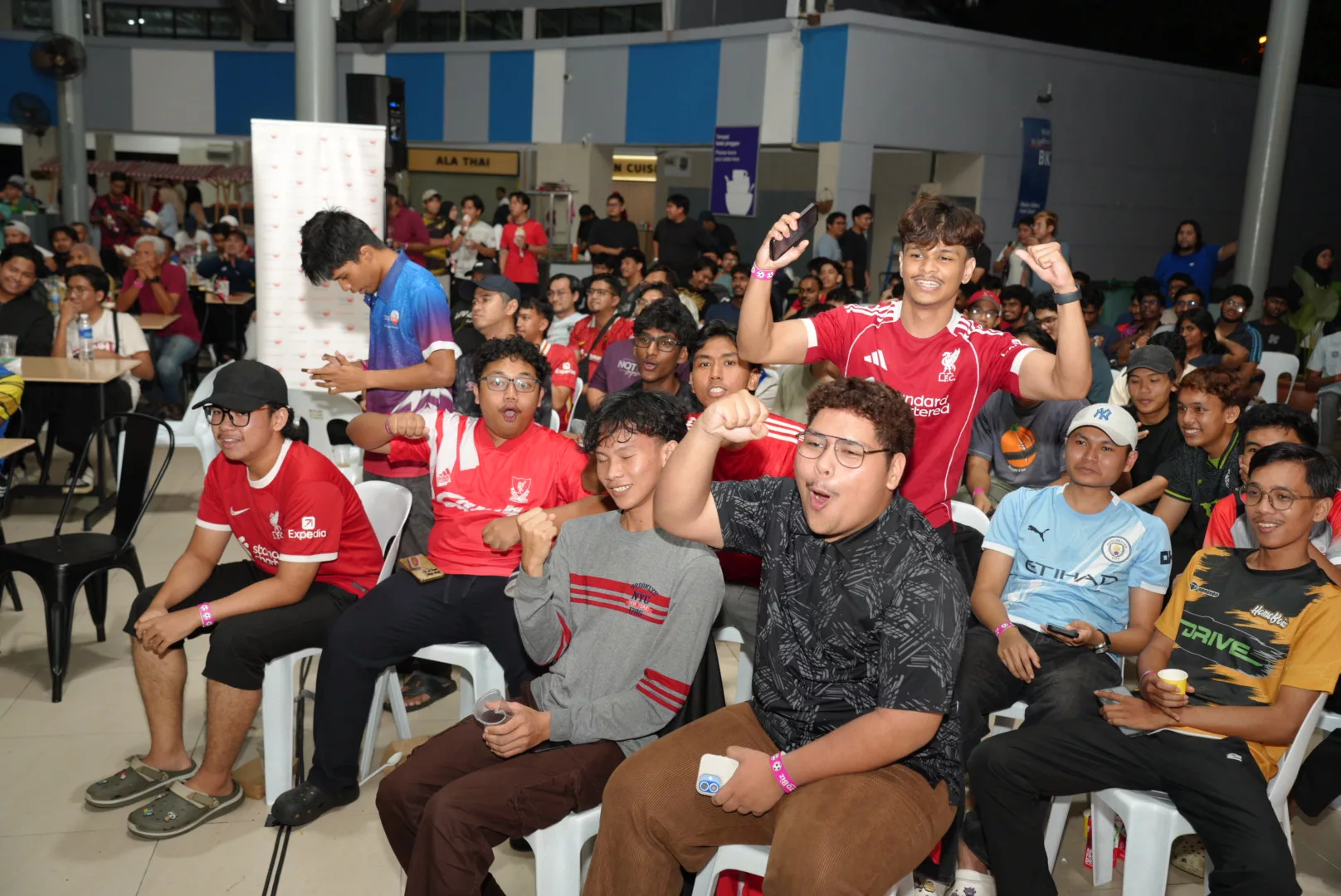 Astro BizOne Watch Party Hidupkan Semula Musim Premier League Di UNITEN