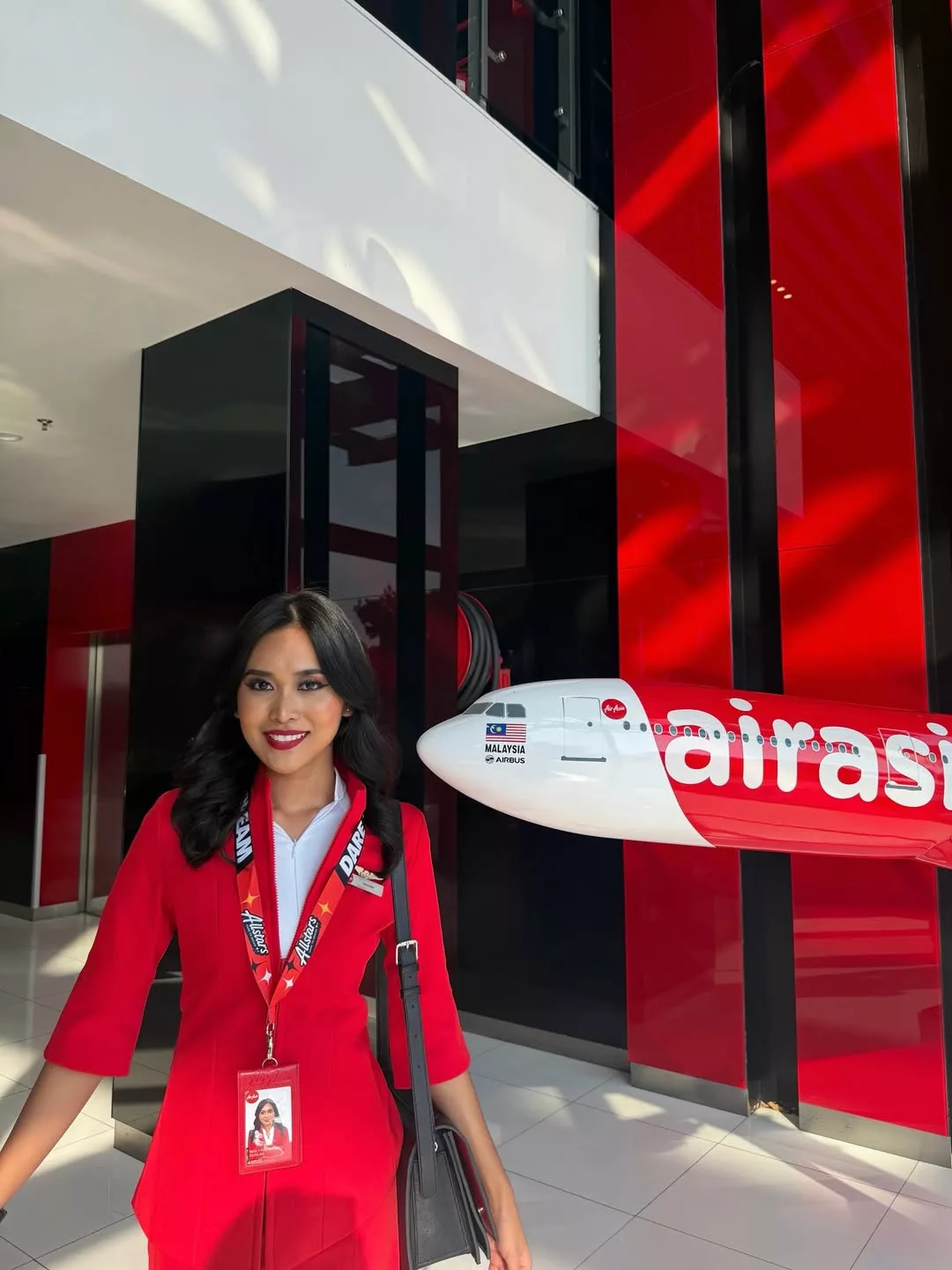 Pernah Ditolak & 9 Tahun Menanti, Kini Teya Terbang Tinggi Capai Impian Sebagai Pramugari