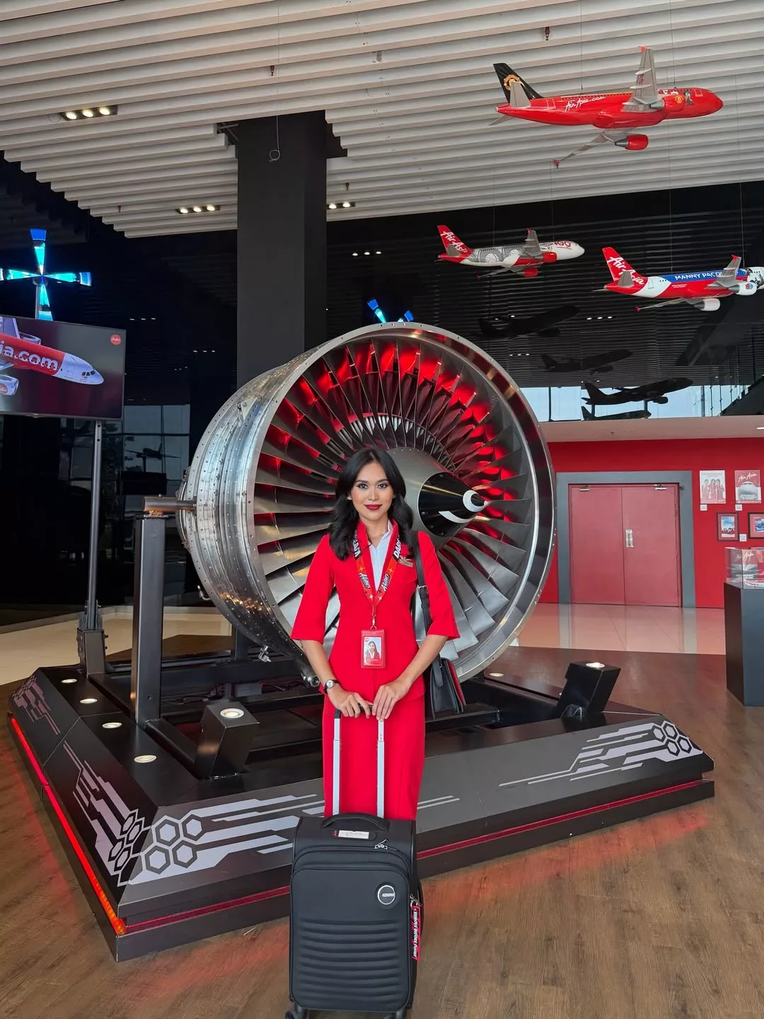 Pernah Ditolak & 9 Tahun Menanti, Kini Teya Terbang Tinggi Capai Impian Sebagai Pramugari