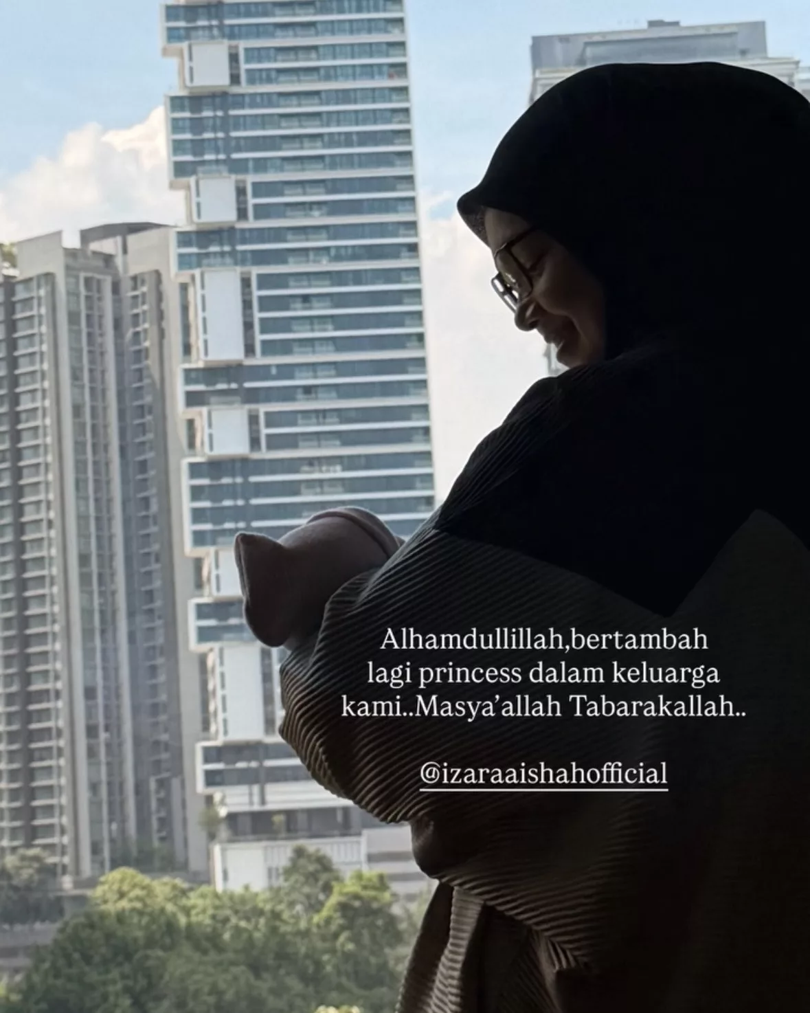 Izara Aishah Selamat Timang Cahaya Mata Ketiga, Siti Nurhaliza Luah Rasa Syukur 6 Izara Aishah Selamat Timang Cahaya Mata Ketiga, Siti Nurhaliza Luah Rasa Syukur