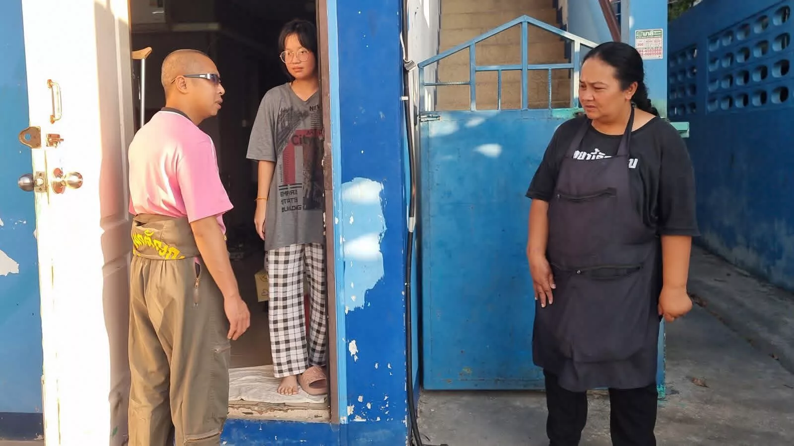 Pagi Sekolah, Petang Remaja 15 Tahun Ini Gigih Kutip Botol Plastik Demi Keluarga