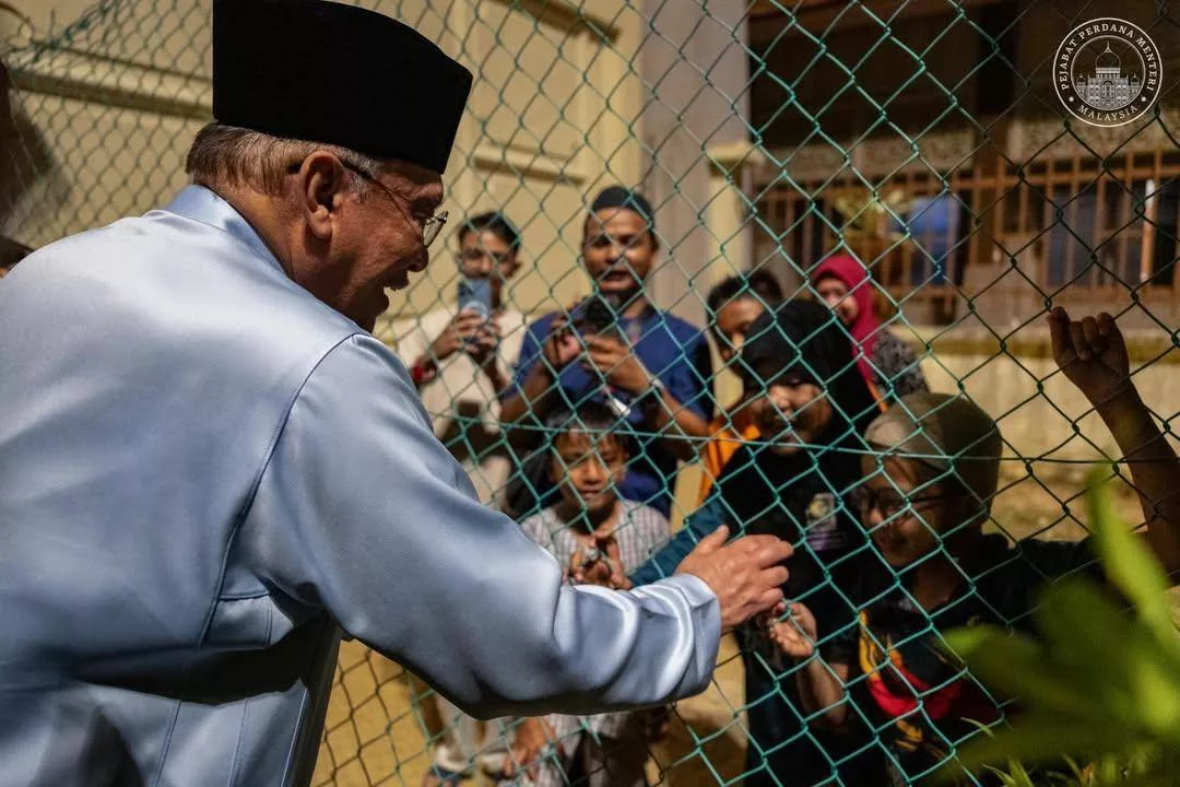 Hadiah Istimewa Jadi Balasan, Keikhlasan Dua Beradik Ini Buat Perdana Menteri Tersentuh