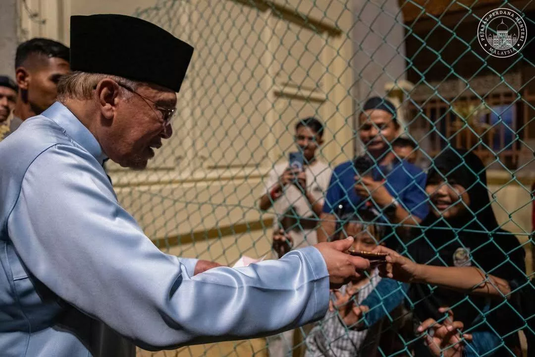 Hadiah Istimewa Jadi Balasan, Keikhlasan Dua Beradik Ini Buat Perdana Menteri Tersentuh