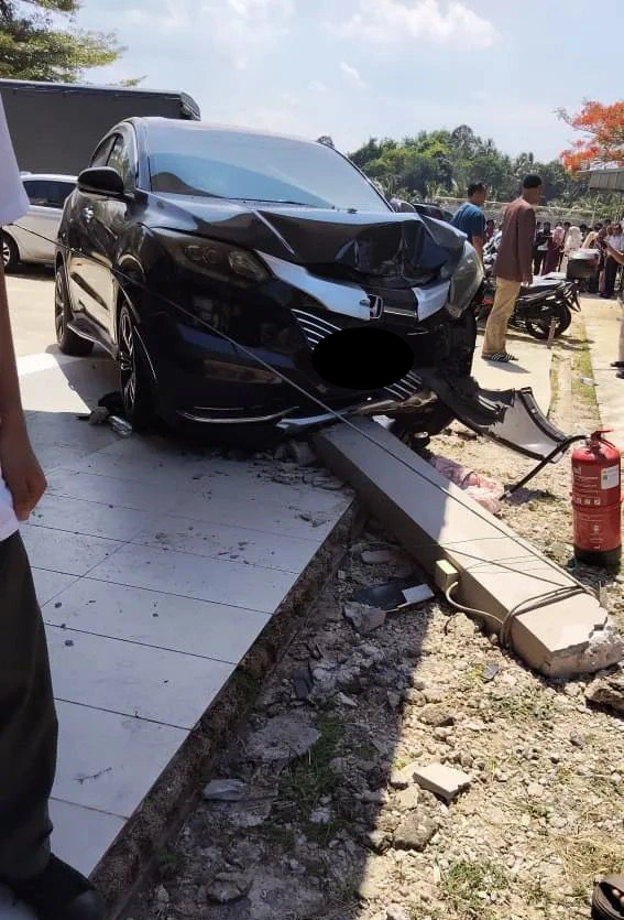 Pelajar Tingkatan Satu Maut Dirempuh Kereta Di Hadapan Surau Dalam Kawasan Sekolah