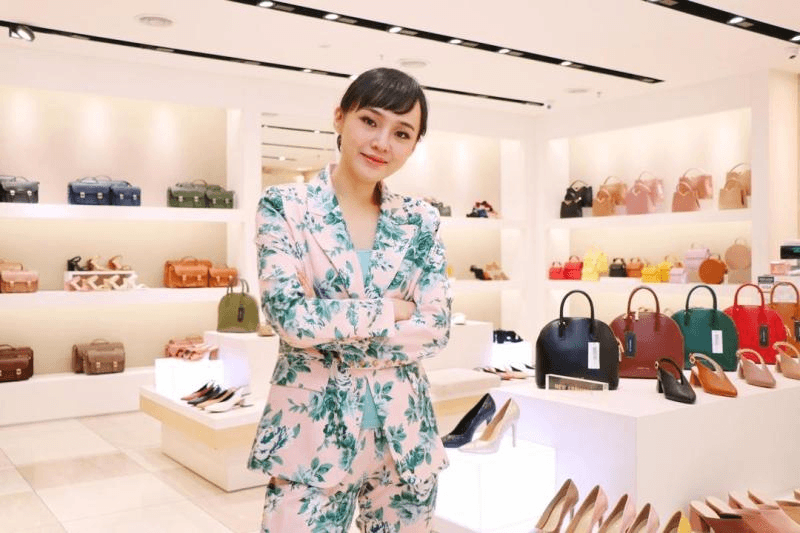 “Rumah Hangus, Duit Raya RM30 Terselamat” – Beg Christy Ng Raih Perhatian Lepas Insiden Kebakaran