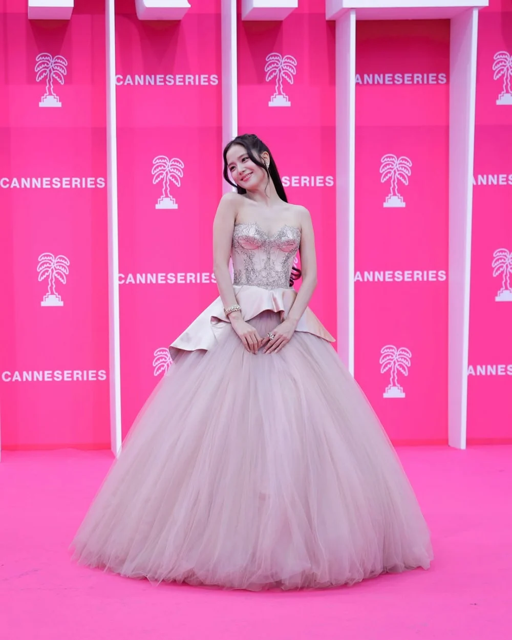 Jisoo Blackpink Cipta Sejarah Di Canneseries, Jadi Wanita Asia Pertama Raih ‘Madame Figaro Rising Star Award’