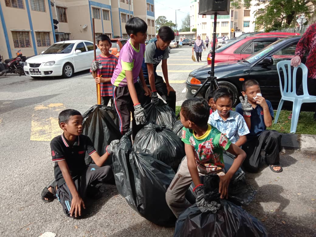 Undang-Undang Lebih Tegas, Kanak-Kanak 10 Tahun Boleh Dikenakan Khidmat Masyarakat Jika Buang Sampah Merata 6 Undang-Undang Lebih Tegas, Kanak-Kanak 10 Tahun Boleh Dikenakan Khidmat Masyarakat Jika Buang Sampah Merata