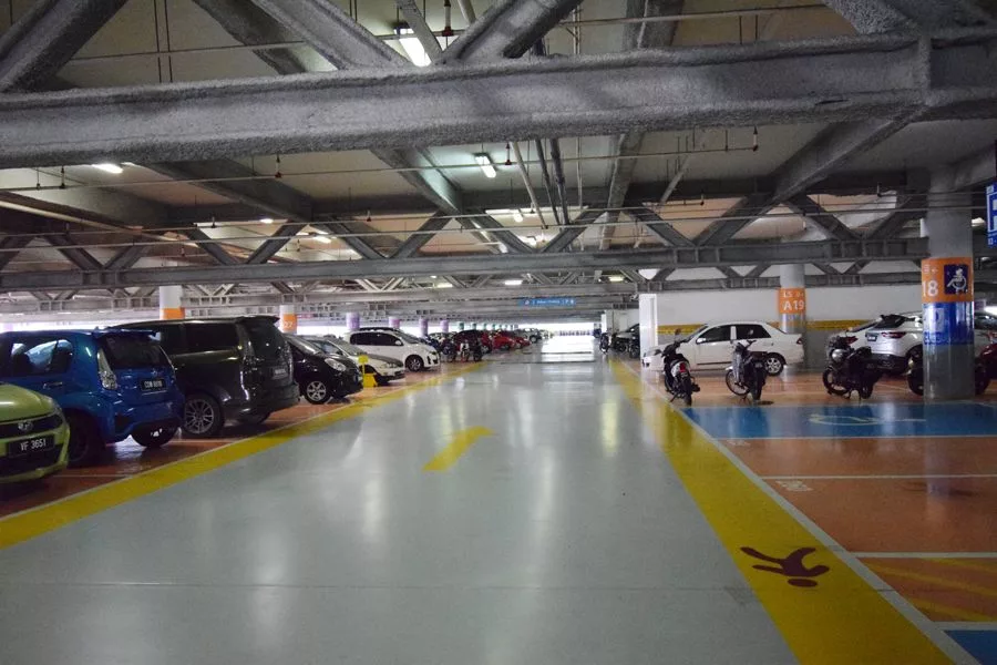 Jangan Mudah Terpedaya! 4 Taktik Senyap Penjenayah Di Parkir Yang Ramai Tak Sedar