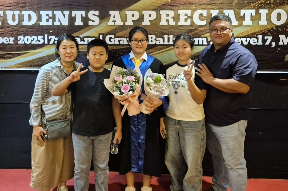 Dua Pelajar Korea Selatan Cemerlang SPM 2025! Raih ‘Straight A’ Termasuk Bahasa Melayu