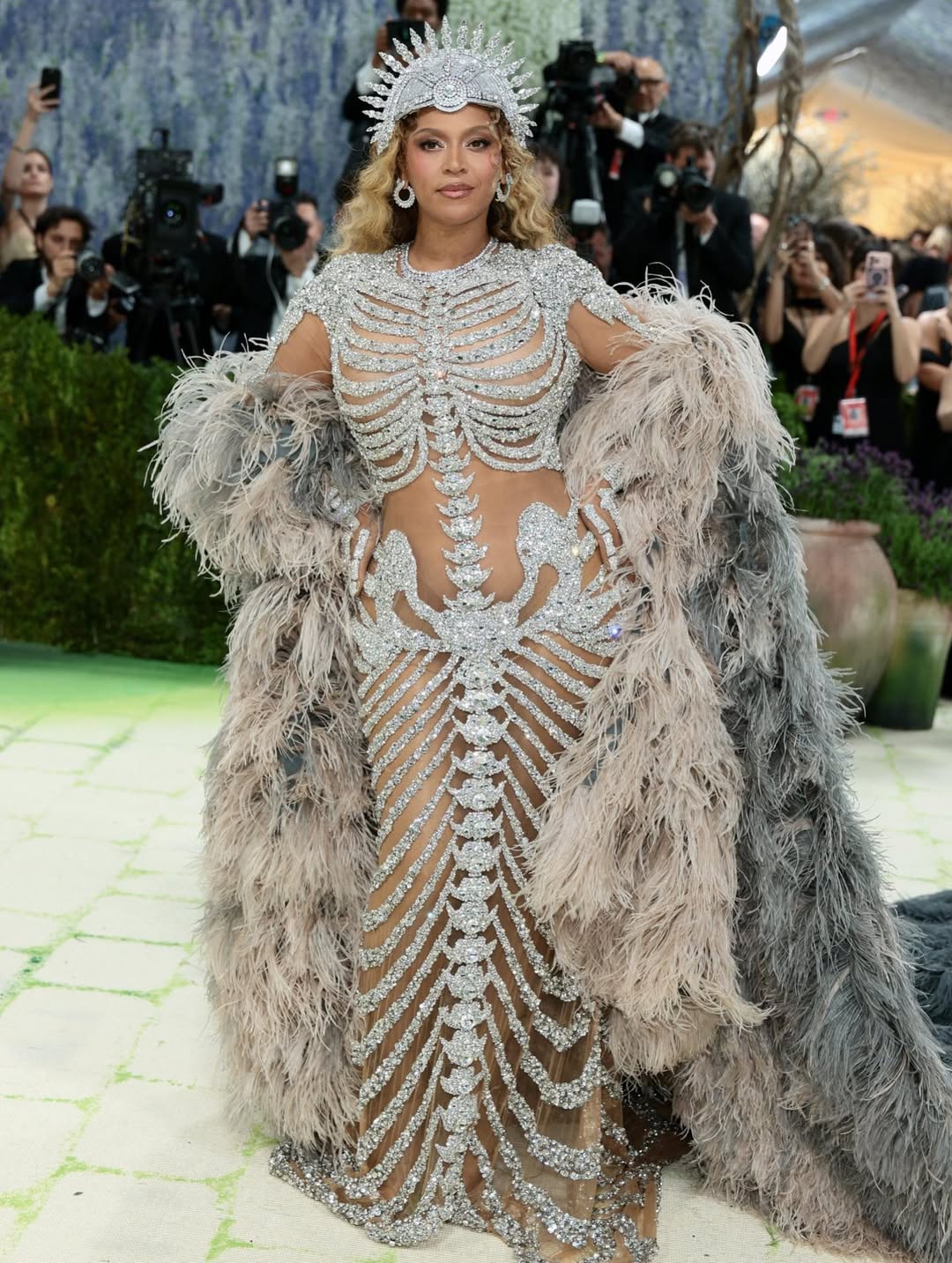 Stylist Beyoncé Gayakan Rekaan Anak Malaysia Di Met Gala, Tembus Muka Depan Wall Street Journal! 7 Stylist Beyoncé Gayakan Rekaan Anak Malaysia Di Met Gala, Tembus Muka Depan Wall Street Journal!