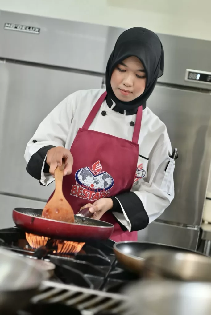 Universiti College Bestari (UCB) Tampil Berani Cabar Pentas Jalen Star Chef 2, Buktikan Bakat IPTS Juga Mampu Menyinar