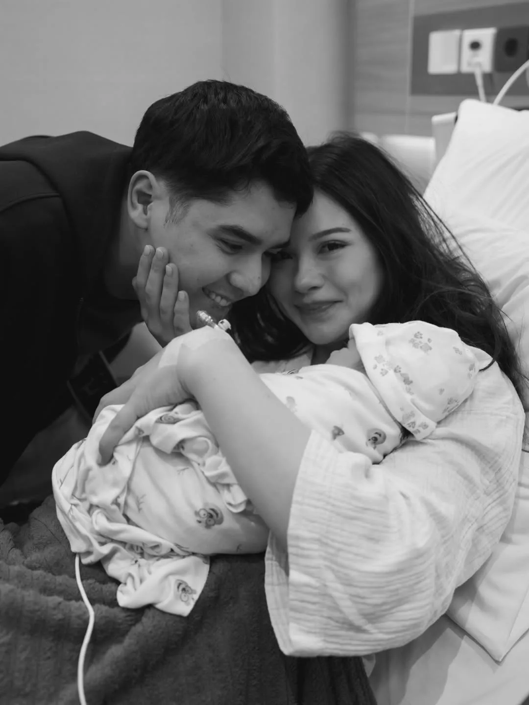 Al Ghazali Kini Bergelar Bapa, Alyssa Daguise Selamat Timang Cahaya Mata Pertama