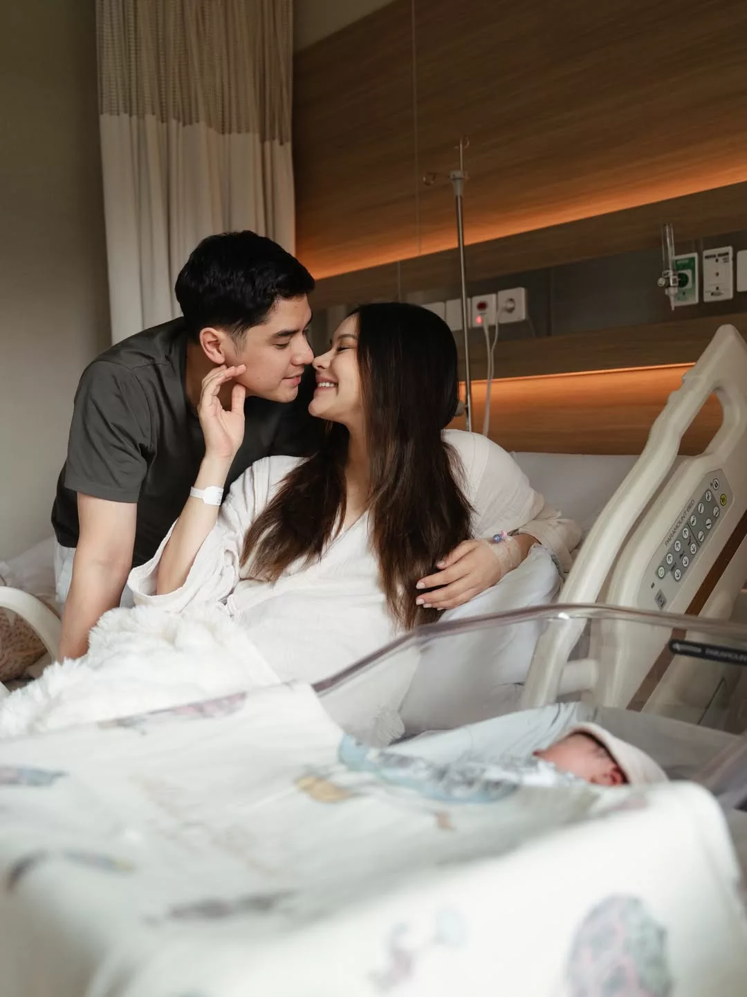 Al Ghazali Kini Bergelar Bapa, Alyssa Daguise Selamat Timang Cahaya Mata Pertama