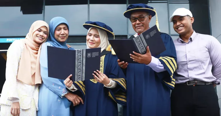 Bapa & Anak Ukir Kenangan Manis, Berjaya Tamatkan Pengajian PhD Bersama Di UiTM