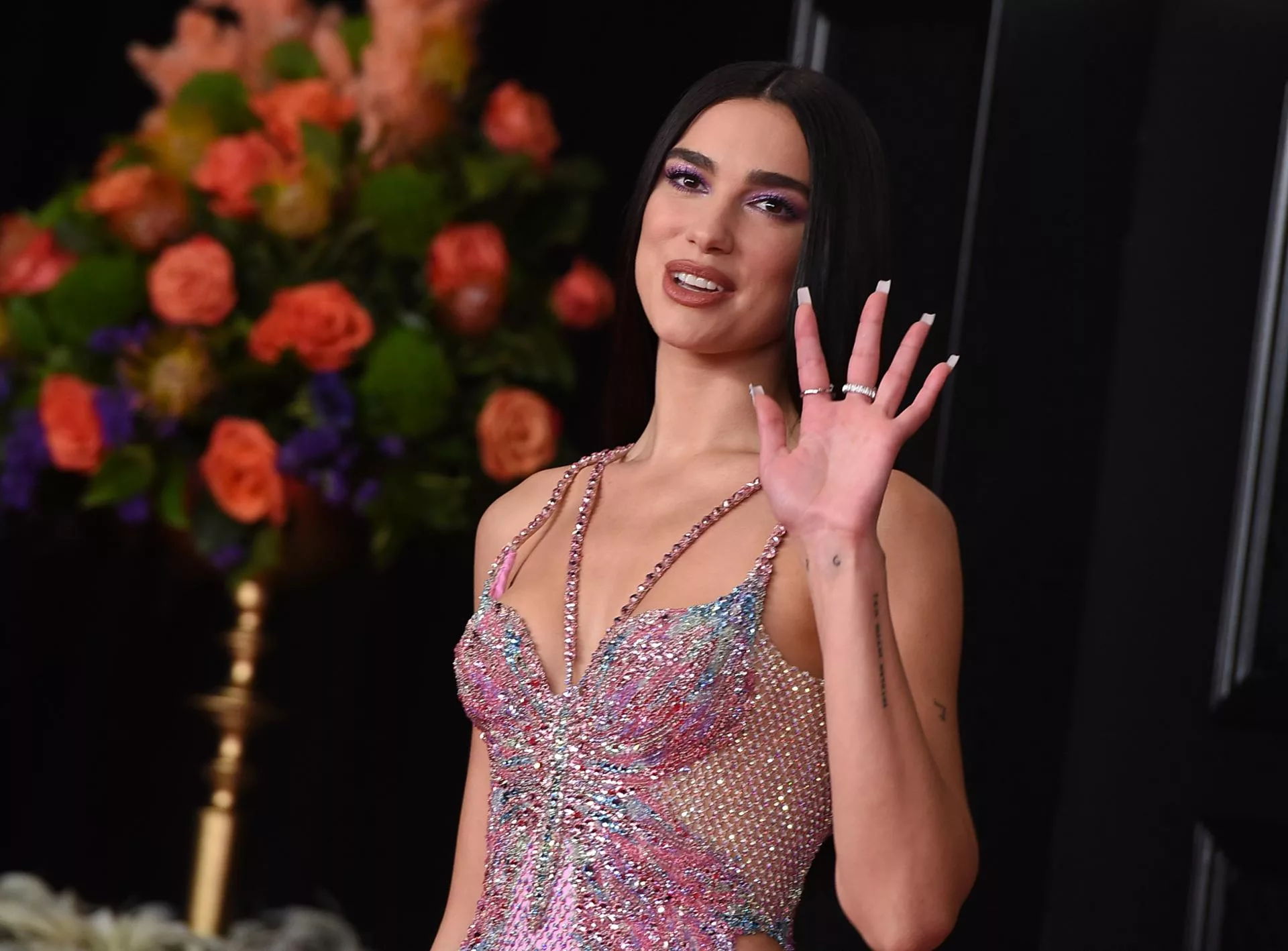 Dua Lipa Saman Samsung AS Juta, Dakwa Imej Pada Kotak TV Diguna Tanpa Kebenaran
