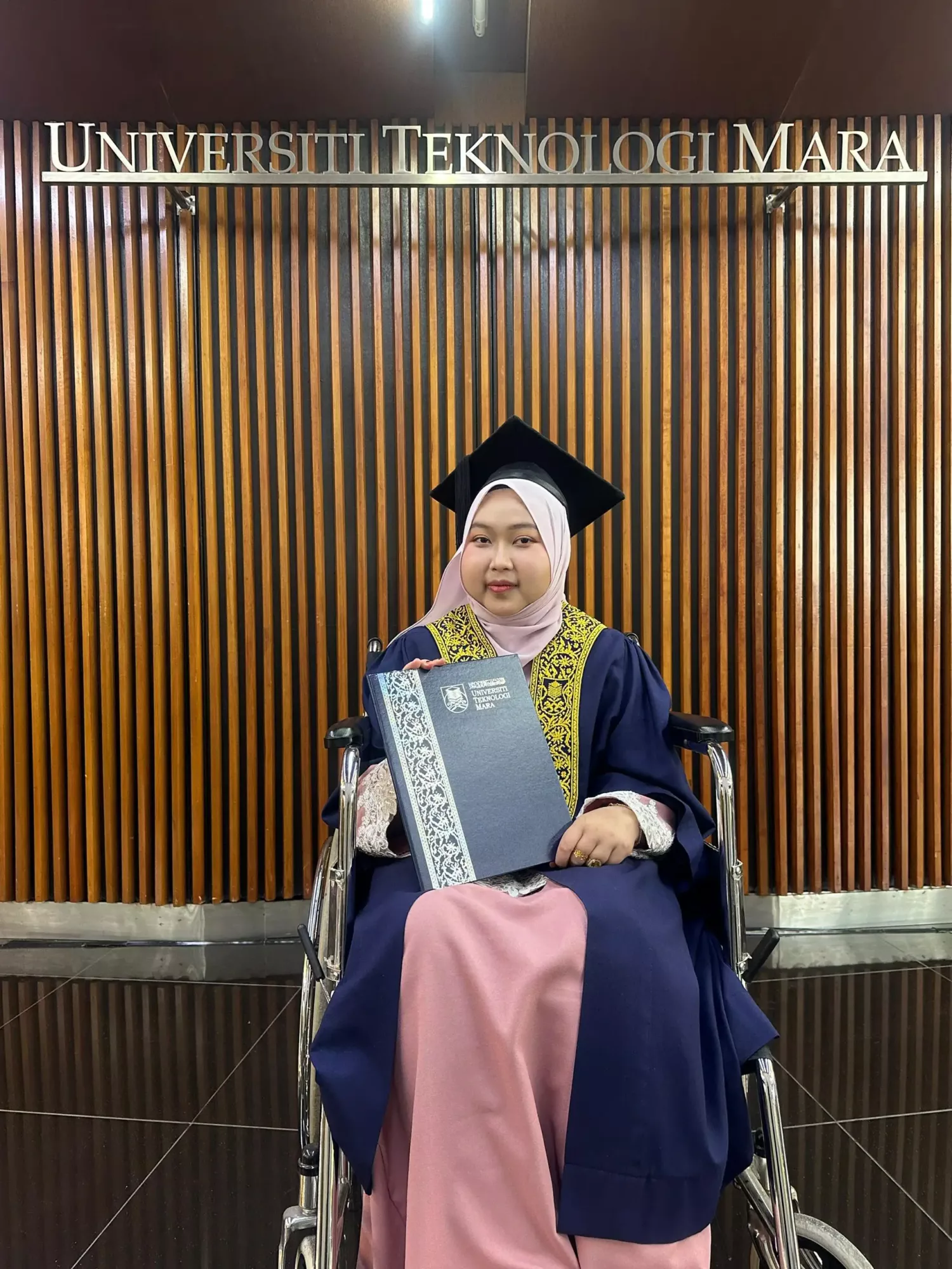 Hidap SLE Sejak Usia 18 Tahun, Siti Izzati Buktikan Sakit Bukan Penghalang Tamatkan Pengajian Di UiTM