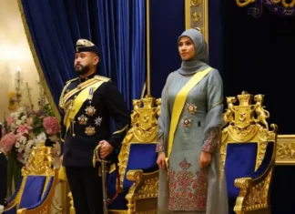 Sultan Ibrahim Kurnia Darjah Kebesaran Kepada Che’ Puan Mahkota Khaleeda, Raja Muda Johor