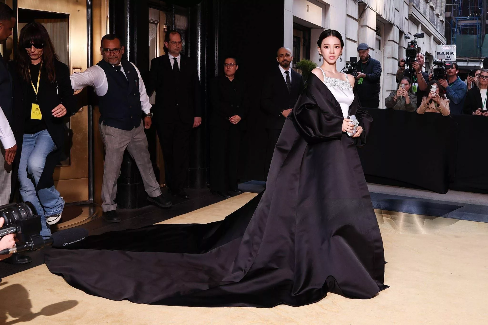 Karina & Ningning Aespa ‘Take Over’ Met Gala 2026, Curi Tumpuan Dengan Gaya Tersendiri