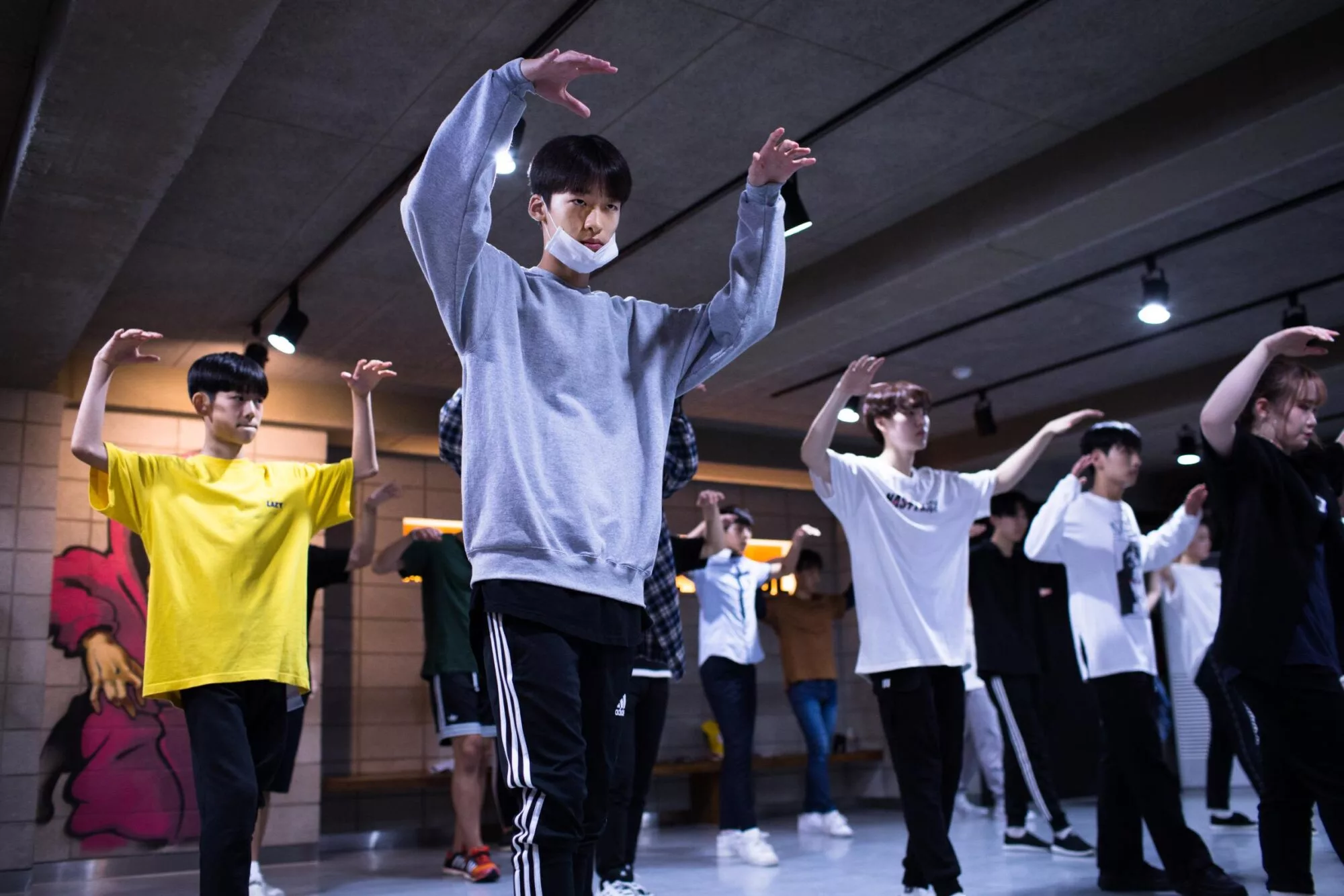 Pelatih K-Pop Jepun Disekat Keluar Korea, Didakwa Langgar Kontrak & ‘Lesap’ Sebelum Debut