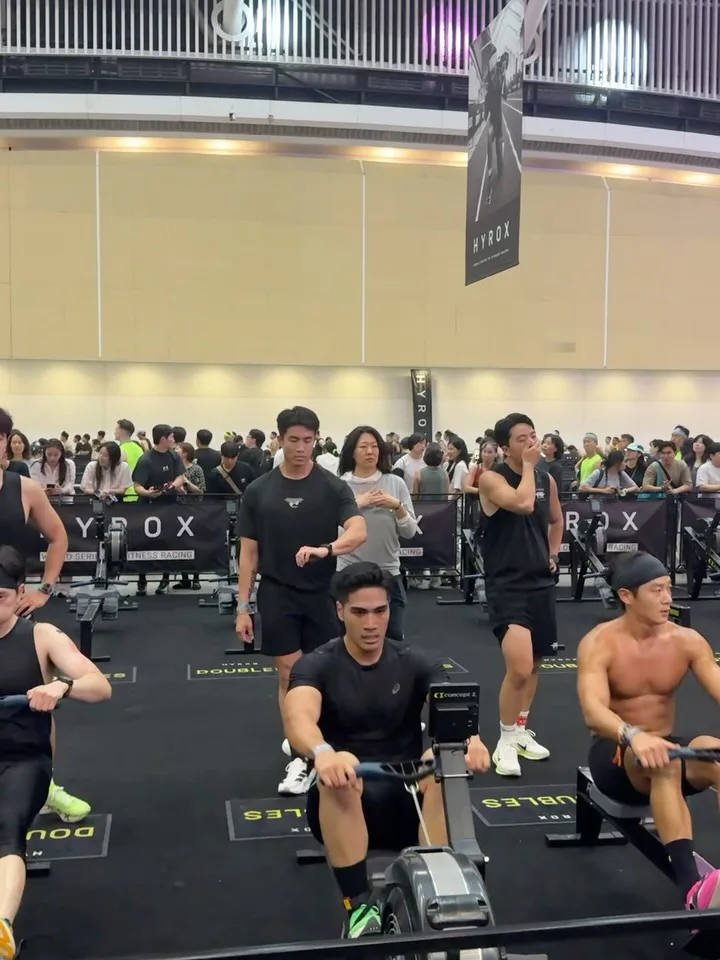 Hariz Hamdan & Thompson Goh Tak Mengalah, Berjaya Tamatkan Hyrox Walaupun Alami Kekejangan