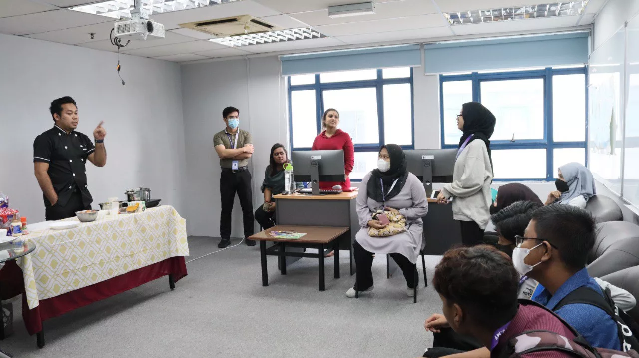 Bukan Sekadar Tawar Sijil Pendidikan, IUC Bantu Anda Selami Dunia Kerjaya Sebenar Semasa Belajar