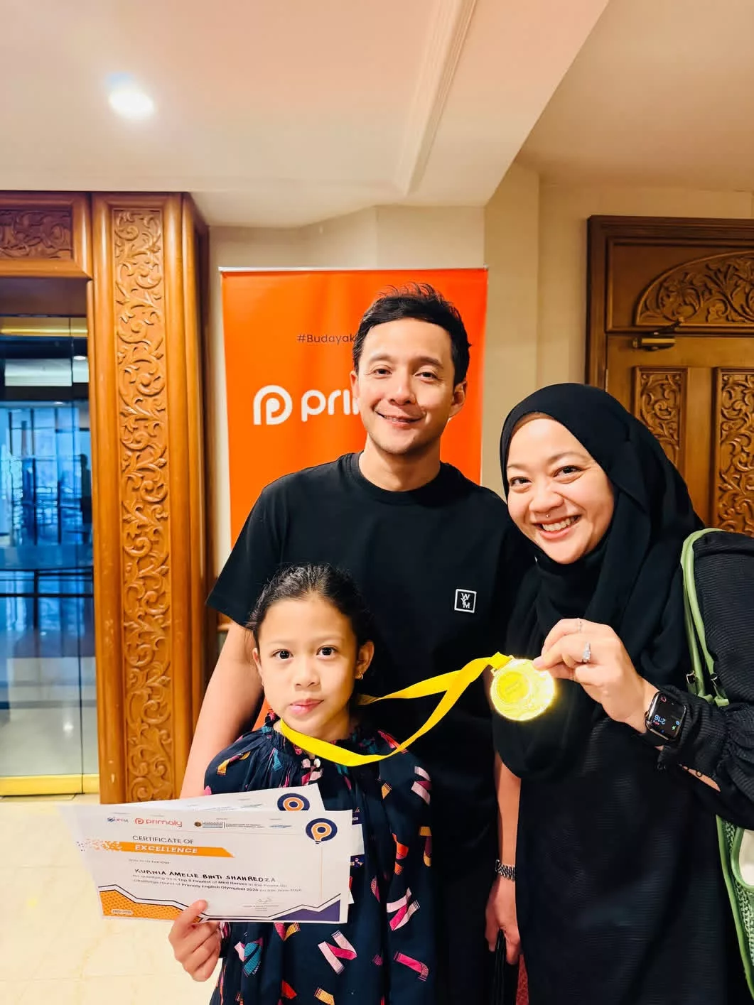 Anak Redza Minhat Raih Pencapaian Cemerlang Dalam Primaly English Olympiad 2026, Netizen Tumpang Bangga 6 Anak Redza Minhat Raih Pencapaian Cemerlang Dalam Primaly English Olympiad 2026, Netizen Tumpang Bangga