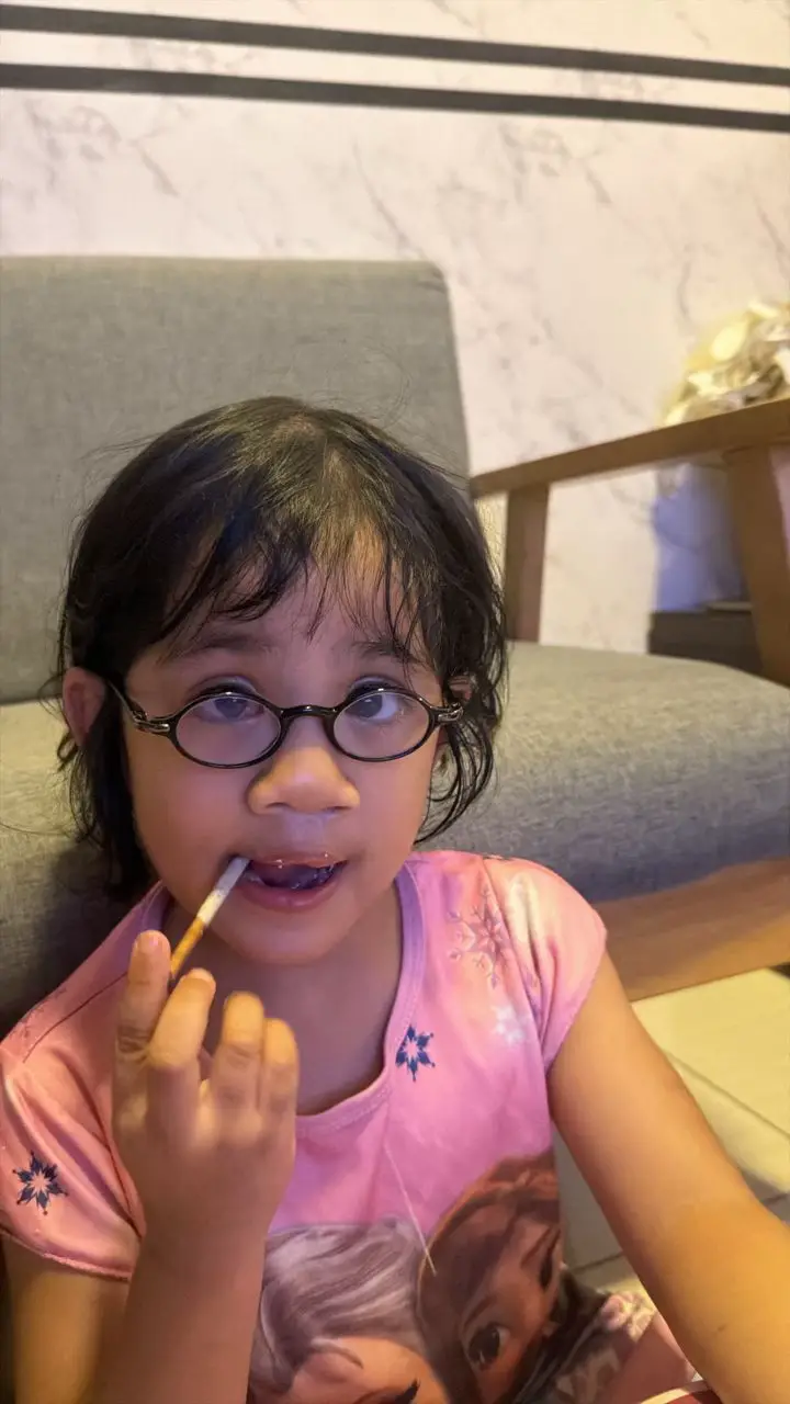 “Kecil-Kecil Dah Banyak Ujian, Kuat Sangat Alisha” -Andika Putera Kongsi Perkembangan Terkini Mata Anak Selepas Pembedahan 7 “Kecil-Kecil Dah Banyak Ujian, Kuat Sangat Alisha” -Andika Putera Kongsi Perkembangan Terkini Mata Anak Selepas Pembedahan