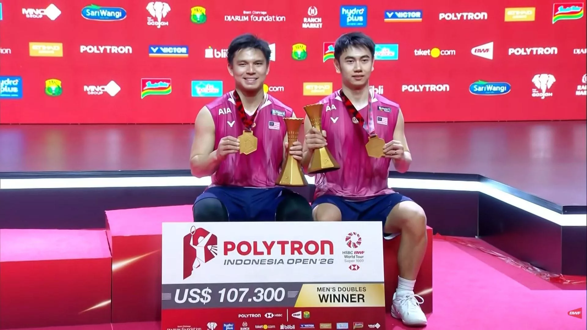 Goh Sze Fei-Nur Izzuddin Tamatkan Penantian 18 Tahun Negara, Muncul Juara Terbuka Indonesia! 4 Goh Sze Fei-Nur Izzuddin Tamatkan Penantian 18 Tahun Negara, Muncul Juara Terbuka Indonesia!